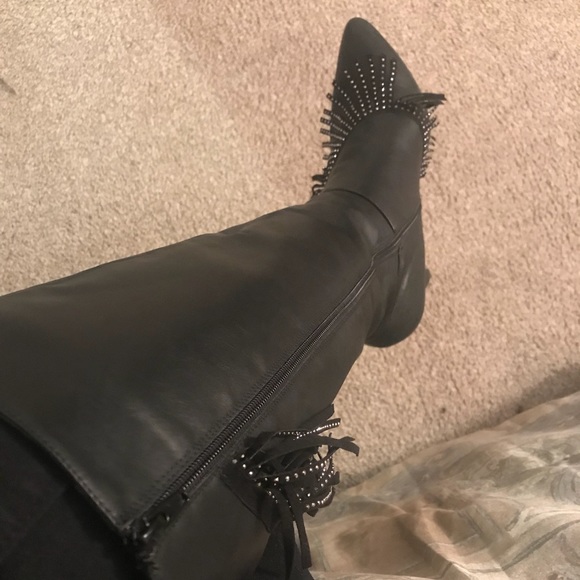 Black knee high faux leather boots with fringe - Picture 5 of 7